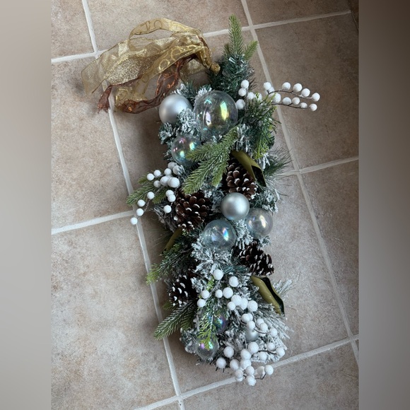 Fancy Christmas swag 31” long without ribbons